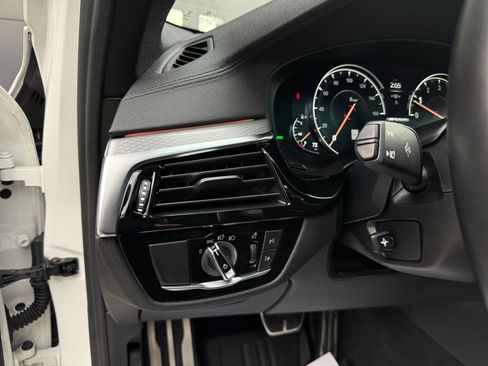 Used 2018 BMW M550i xDrive AWD/4WD image 40