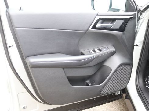 Used 2025 Mitsubishi Outlander SE AWD/4WD image 27
