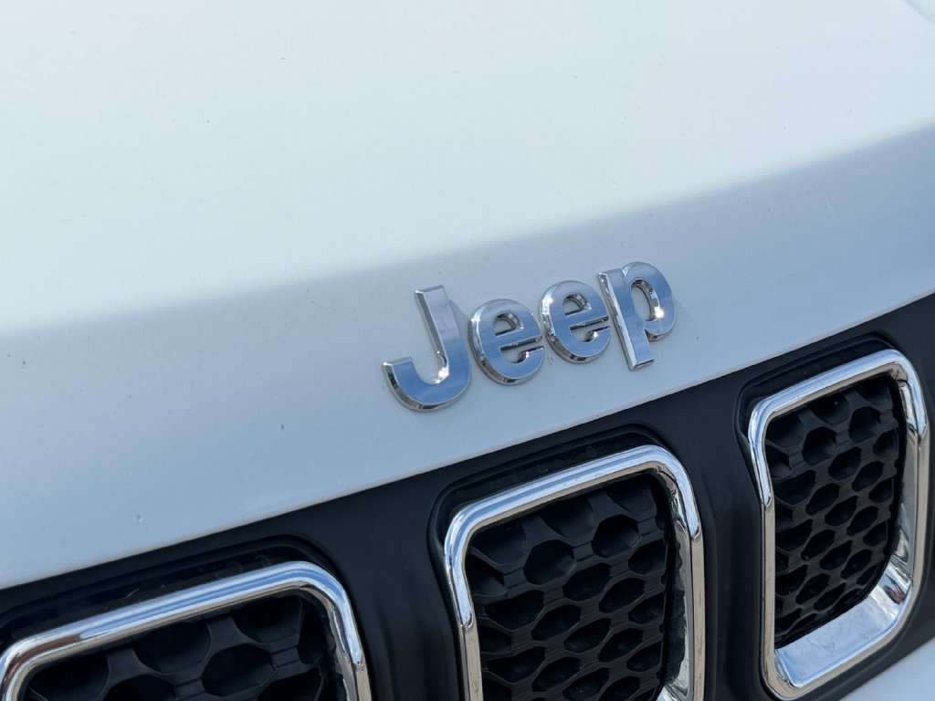 Used 2024 Jeep Compass Latitude AWD/4WD image 32