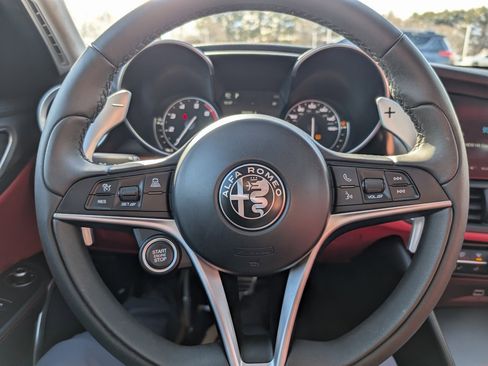 Used 2017 Alfa Romeo Giulia AWD image 24