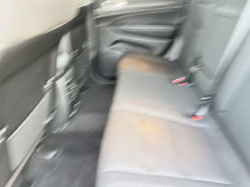 Used 2022 Jeep Grand Cherokee Laredo E image 23