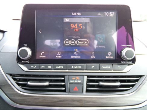 Used 2025 Nissan Altima 2.5 SV FWD image 8