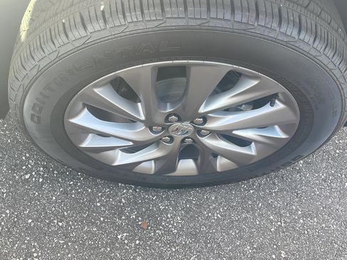 Used 2025 Buick Enclave Preferred w/ Power Package image 4