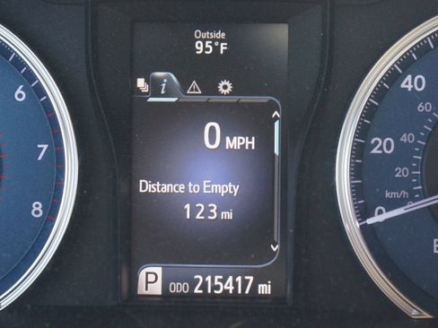 Used 2017 Toyota Camry LE FWD image 4