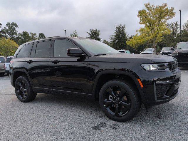 New 2027 Jeep Grand Cherokee Limited w/ Limited Altitude Package AWD/4WD image 2