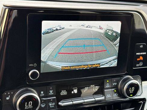 Used 2025 Toyota Highlander XLE image 20