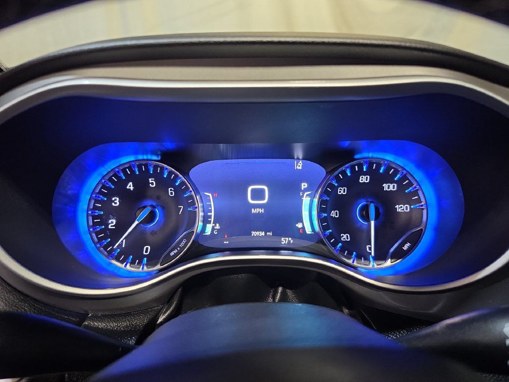 Used 2025 Chrysler Pacifica Select FWD image 10