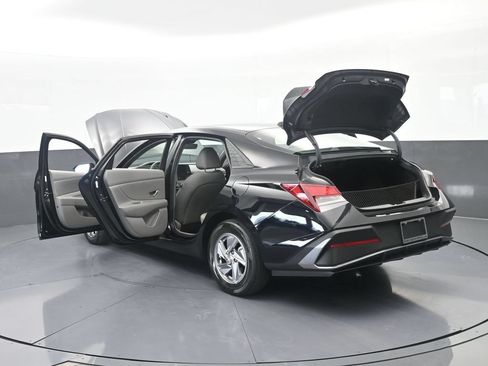 Used 2024 Hyundai Elantra SE FWD image 61