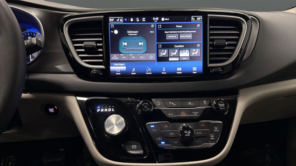 Used 2024 Chrysler Pacifica Touring-L FWD image 12
