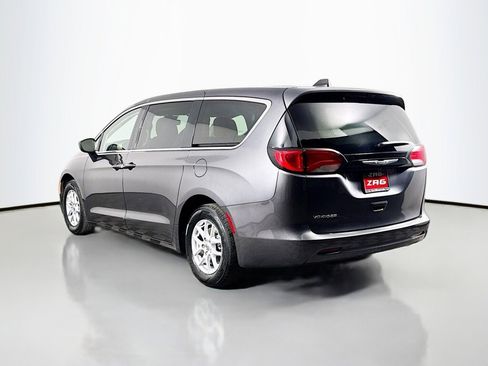 Used 2023 Chrysler Voyager LX FWD image 3