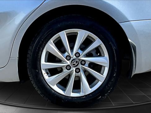 Used 2024 Toyota Camry SE image 36