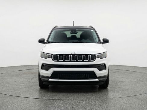 Used 2025 Jeep Compass Limited AWD/4WD image 2