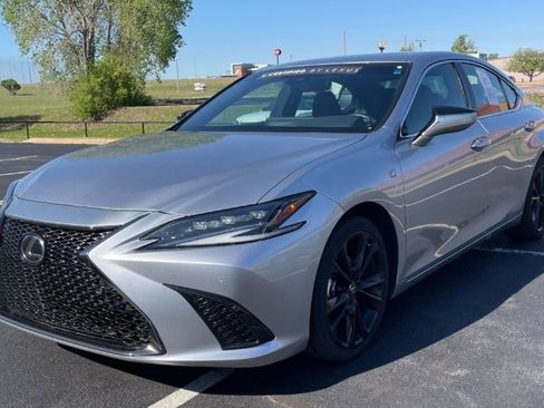 Used 2023 Lexus ES 300h F Sport FWD image 3