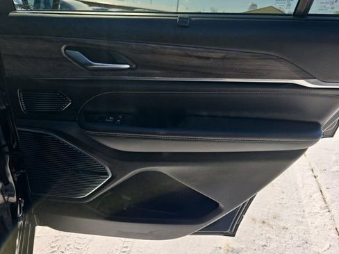 Used 2022 Jeep Grand Cherokee L Overland w/ Luxury Tech Group IV image 18