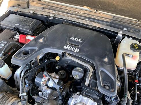 Used 2021 Jeep Wrangler Unlimited Rubicon AWD/4WD image 33