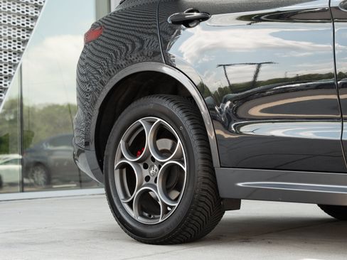 Used 2022 Alfa Romeo Stelvio Ti AWD/4WD image 34