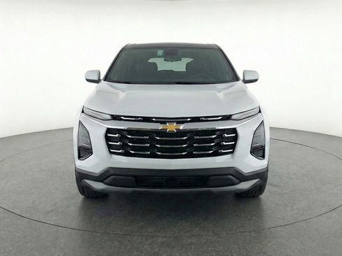 Used 2025 Chevrolet Equinox LT FWD image 2