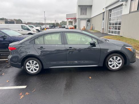 Used 2025 Toyota Corolla LE image 5