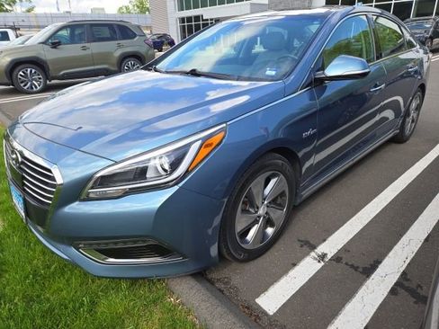 Used 2016 Hyundai Sonata Limited w/ Option Group 02 FWD image 16