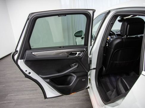 Used 2015 Porsche Macan Turbo image 22