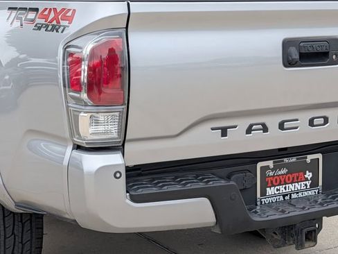 Used 2021 Toyota Tacoma TRD Sport w/ Technology Package AWD/4WD image 9