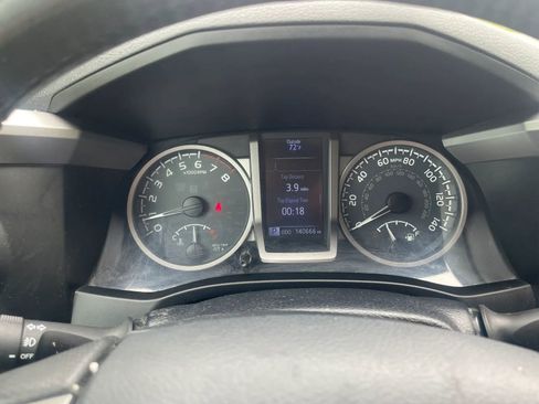 Used 2018 Toyota Tacoma SR5 AWD/4WD image 12
