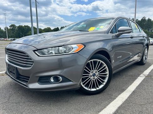 Used 2013 Ford Fusion SE FWD image 2