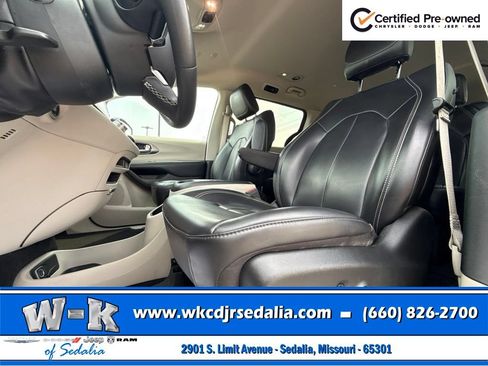 Certified 2023 Chrysler Pacifica Touring-L FWD image 19