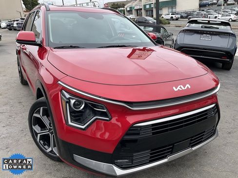 Used 2024 Kia Niro EX Touring image 1