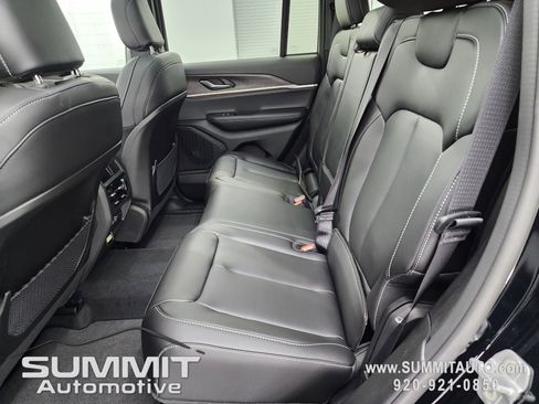 New 2025 Jeep Grand Cherokee Limited w/ Black Appearance Package image 9