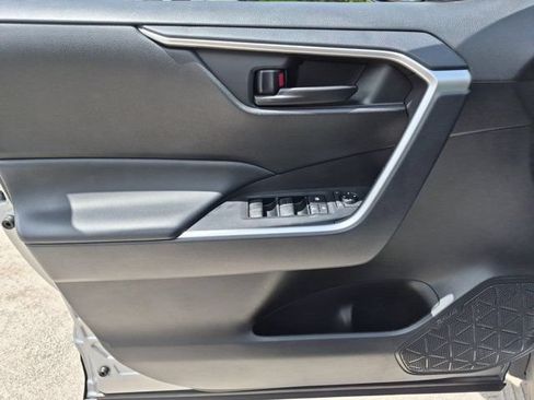 Used 2025 Toyota RAV4 LE AWD/4WD image 11