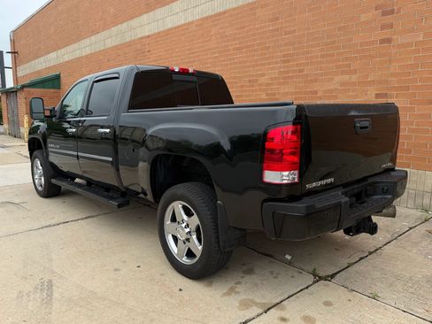Used 2013 GMC Sierra 2500 Denali w/ Suspension Package, Off-Road AWD/4WD image 4