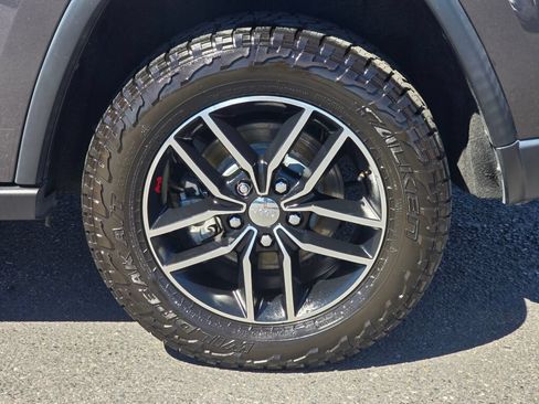 Used 2018 Jeep Grand Cherokee Trailhawk w/ Trailhawk Luxury Group AWD/4WD image 10