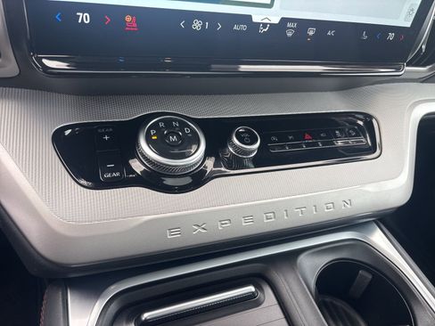 Used 2025 Ford Expedition Active image 22