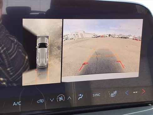 New 2026 Chevrolet Traverse LT w/ Driver Confidence Package image 18