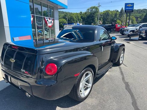 Used 2004 Chevrolet SSR w/ Preferred Equipment Group RWD image 7