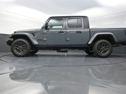 New 2025 Jeep Gladiator Sport image 20