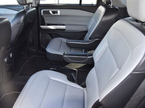Used 2021 Ford Explorer XLT w/ Equipment Group 202A image 11