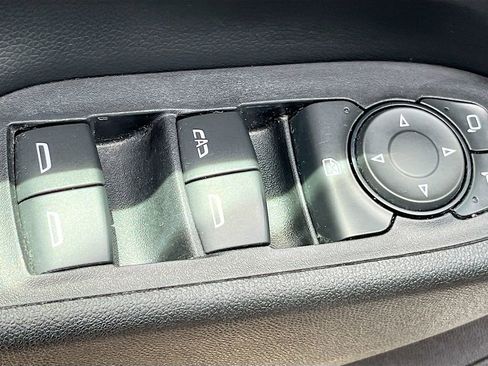 Used 2019 Chevrolet Equinox LT FWD image 17