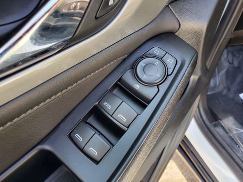 Certified 2023 Chevrolet Traverse LT FWD image 19