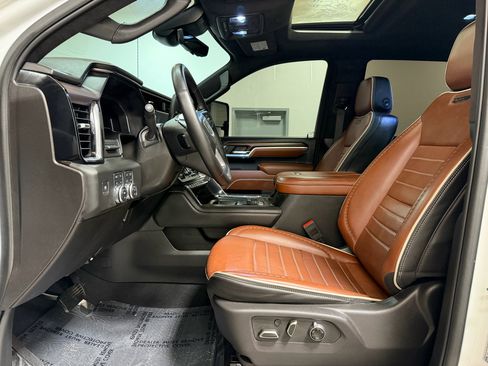 Used 2025 GMC Sierra 2500 Denali Ultimate w/ Max Trailering Package image 11