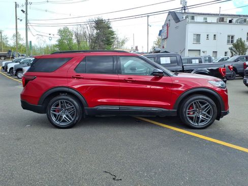 Certified 2025 Ford Explorer ST-Line w/ Premium Package AWD/4WD image 9