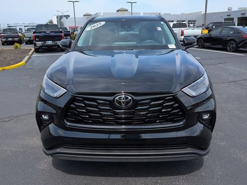 Certified 2025 Toyota Highlander XLE AWD/4WD image 2