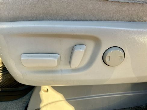 Used 2012 Toyota Sienna XLE AWD/4WD image 12