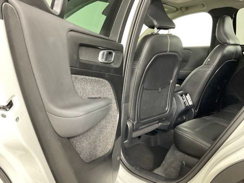 Used 2024 Volvo XC40 B5 Core AWD/4WD image 15