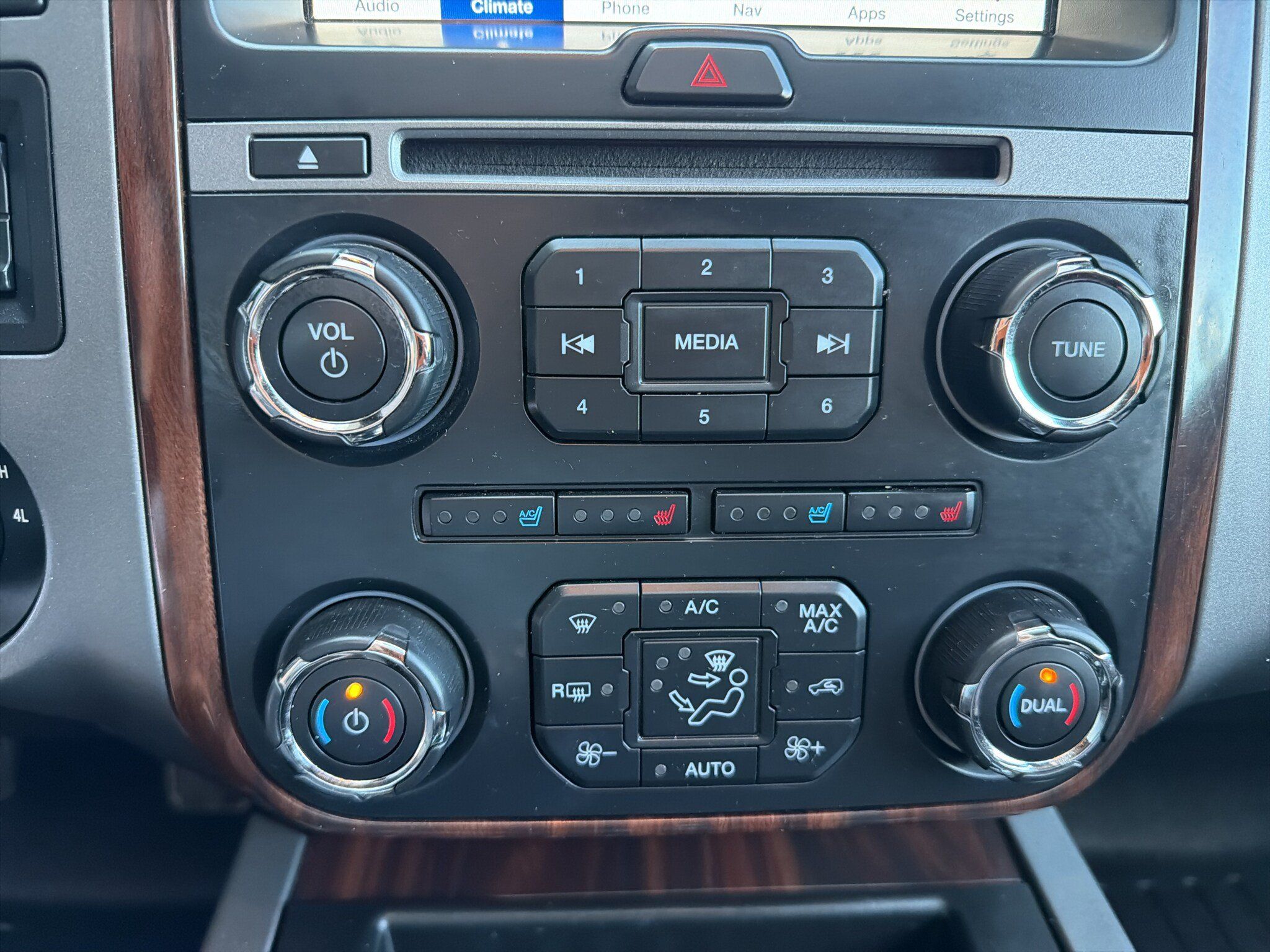 Used 2016 Ford Expedition Platinum AWD/4WD image 34