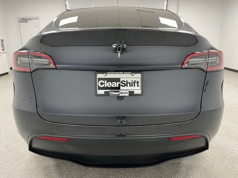 Used 2024 Tesla Model Y 2WD image 9