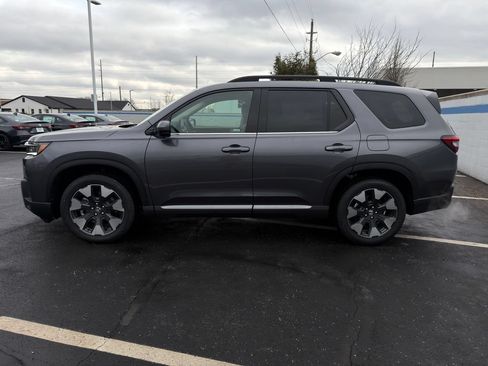 Used 2026 Honda Pilot Touring image 2