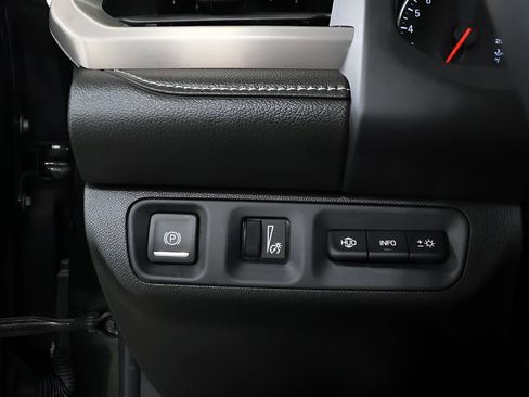 Used 2022 GMC Acadia Denali w/ Trailering Package image 10