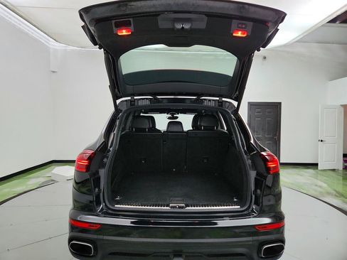 Used 2017 Porsche Cayenne Platinum Edition AWD/4WD image 31